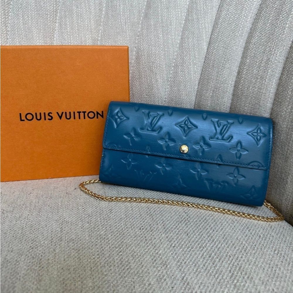 Louis Vuitton Monogram Blue Vernis reade crossbody wallet
